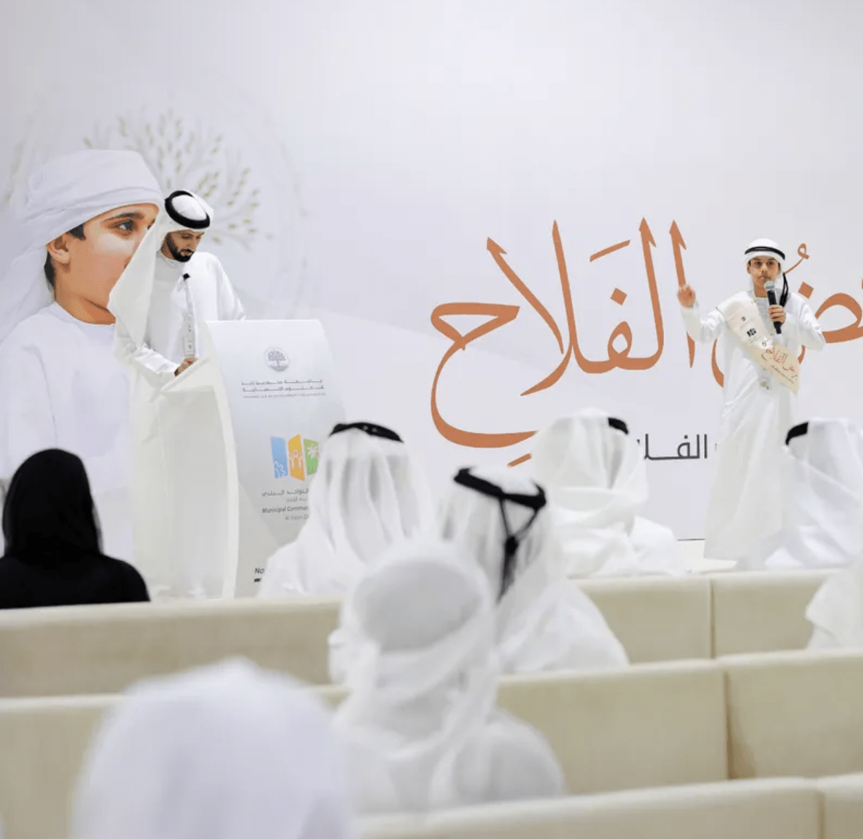 بالتعاون مع دائرة تنمية المجتمع جامعة محمد بن زايد للعلوم الإنسانية تدعم المواهب الأدبية من خلال مسابقة «شاعر نبض الفلاح»