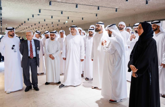 وفد من جامعة محمد بن زايد للعلوم يزور بيت العائلة الإبراهيمية