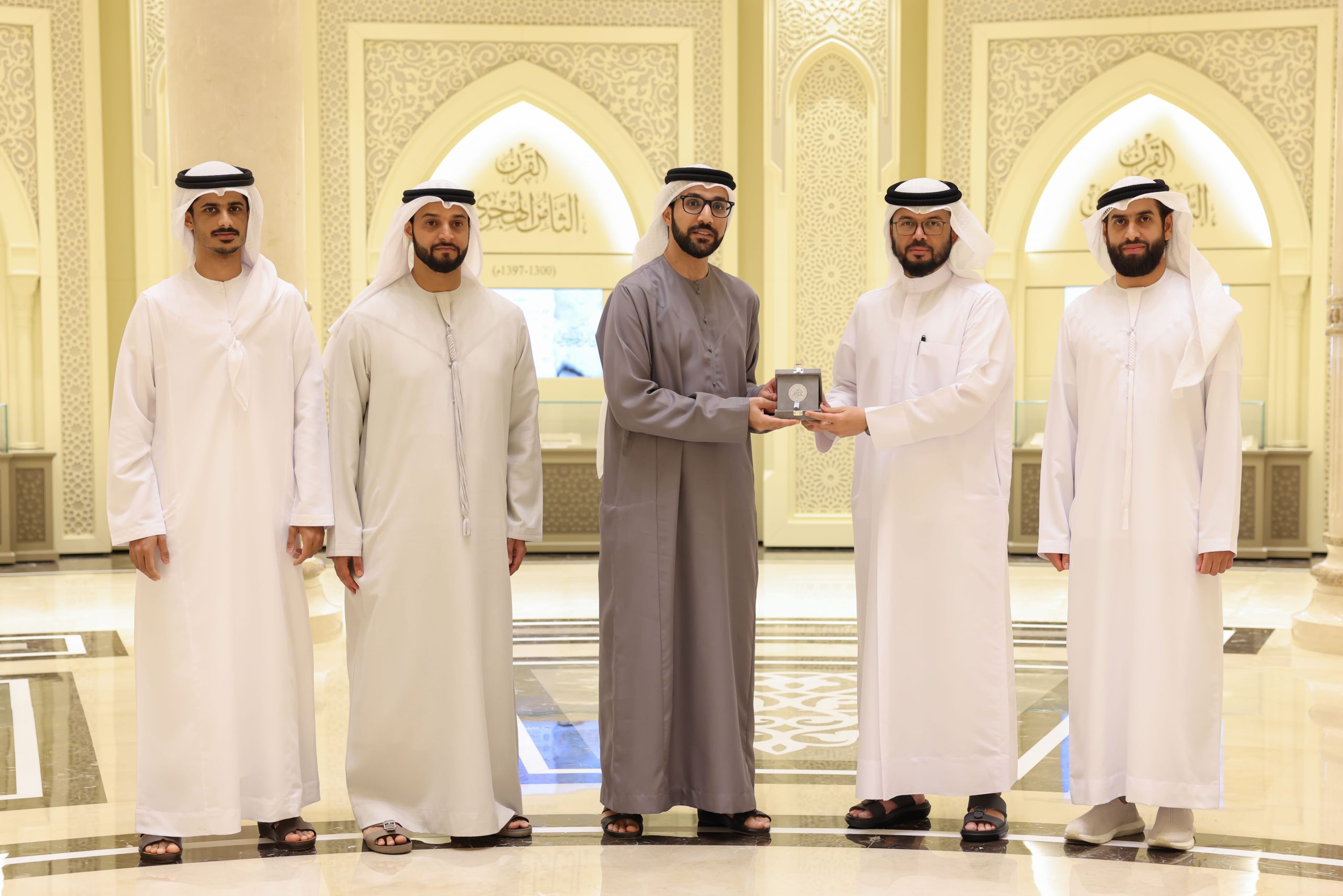 مجمع القرآن الكريم وجامعة محمد بن زايد يبحثان تعزيز تعاونهما العلمي