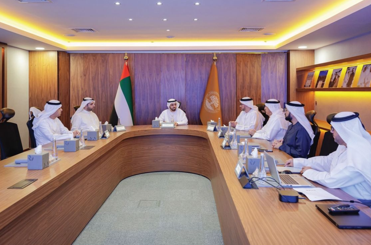 مجلس أمناء جامعة محمد بن زايد للعلوم الإنسانية يعقد اجتماعه الأول بتشكيله الجديد